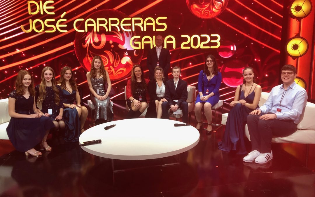 Niklas und seine Mitschülerinnen und Mitschüler der Klasse 9b live bei der José Carreras Show 2023