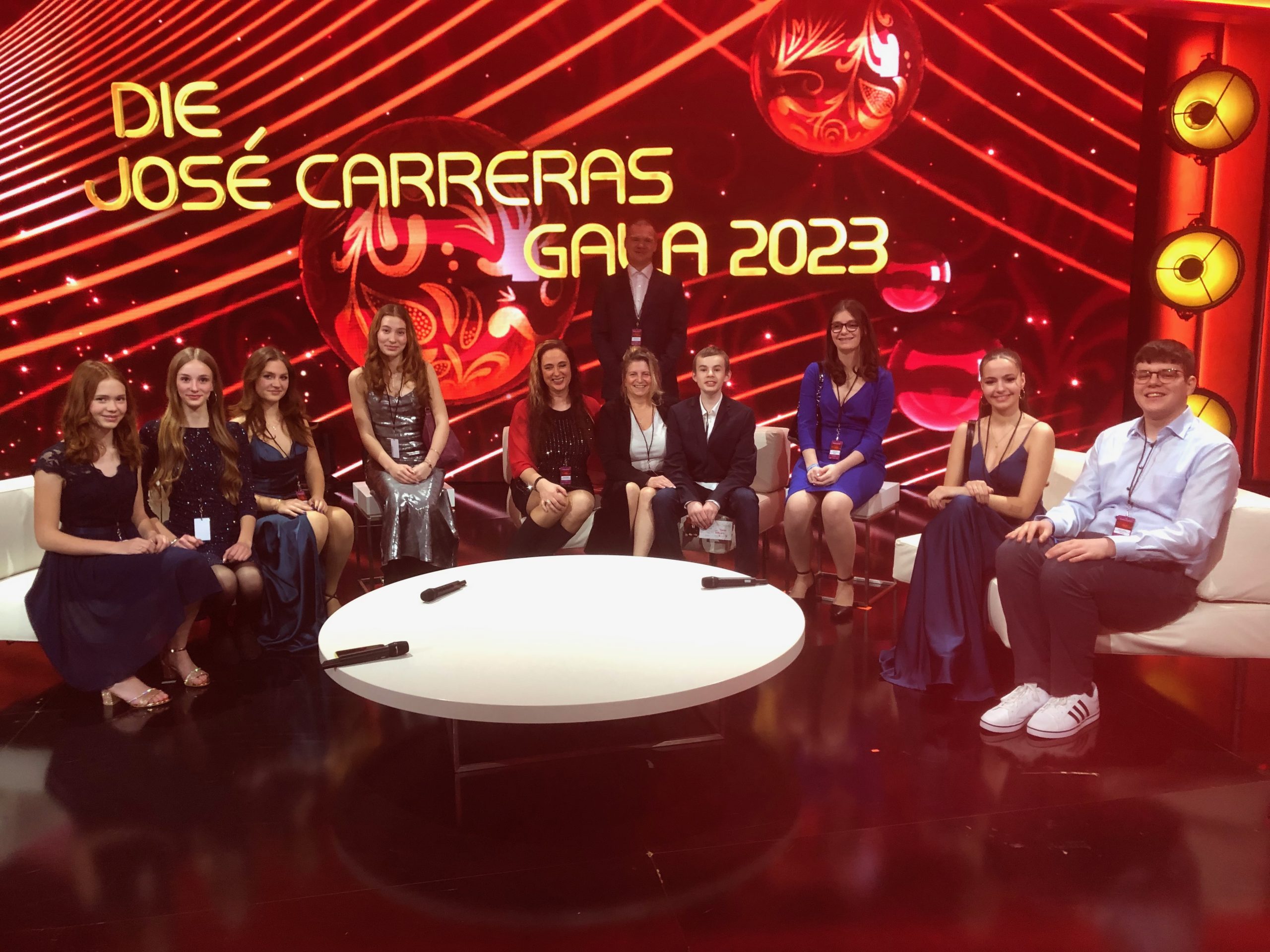 Niklas und seine Mitschülerinnen und Mitschüler der Klasse 9b live bei der José Carreras Show 2023