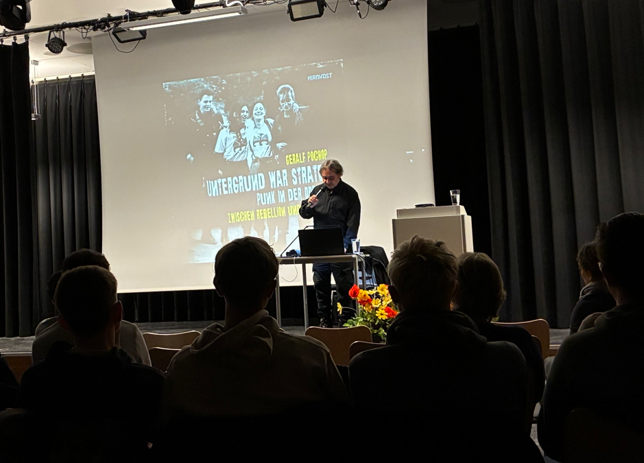 KANT-Talk am IKG: „Ich liebte nur Punk, und plötzlich war ich Staatsfeind“