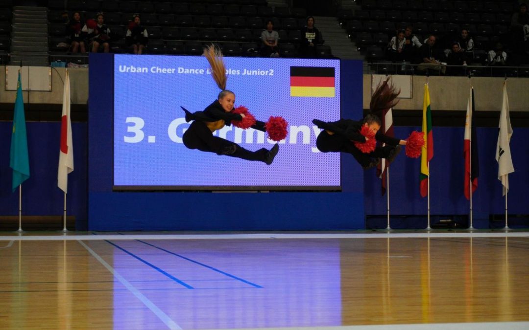 Vizeweltmeisterinnen aus unserer Schule: Silber bei der Cheerleading-WM in Japan